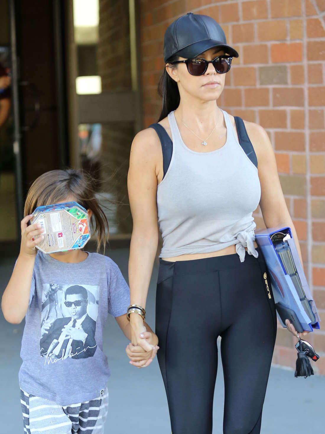 Kourtney-Kardashian-Booty-in-Tights-305