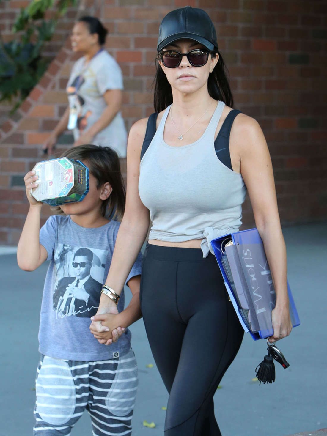 Kourtney-Kardashian-Booty-in-Tights-306