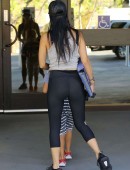 Kourtney-Kardashian-Booty-in-Tights-307