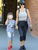 Kourtney-Kardashian-Booty-in-Tights-308