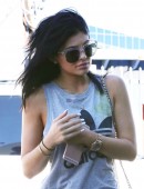 Kylie-Jenner-Botty-in-Tights-2