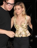 Nicola-Peltz-301