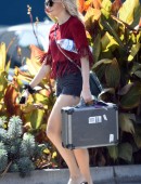 Pixie-Lott-Leggy-in-Shorts-7