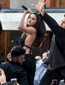 Selena-Gomez-NBCs-Today-at-Rockefeller-Plaza-10