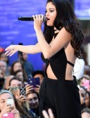Selena-Gomez-NBCs-Today-at-Rockefeller-Plaza-12