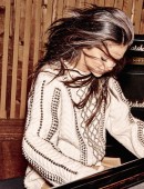 Selena-Gomez-in-Grazia-France-2015-7