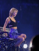 Taylor-Swift-on-The-1989-World-Tour-in-Des-Moines-10
