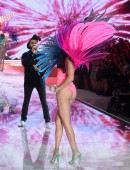 Adriana-Lima-2015-Victoria's-Secret-Fashion-Show-NYC-10