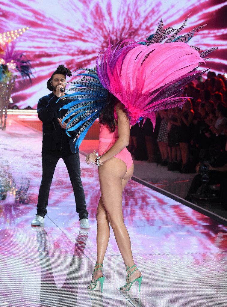 Adriana-Lima-2015-Victoria's-Secret-Fashion-Show-NYC-10