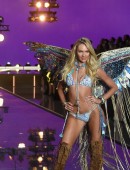 Candice-Swanepoel-2015-Victoria's-Secret-Fashion-Show-NYC-213