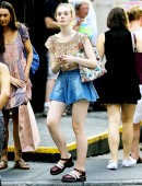 Elle-Fanning-Shopping-NYC-3