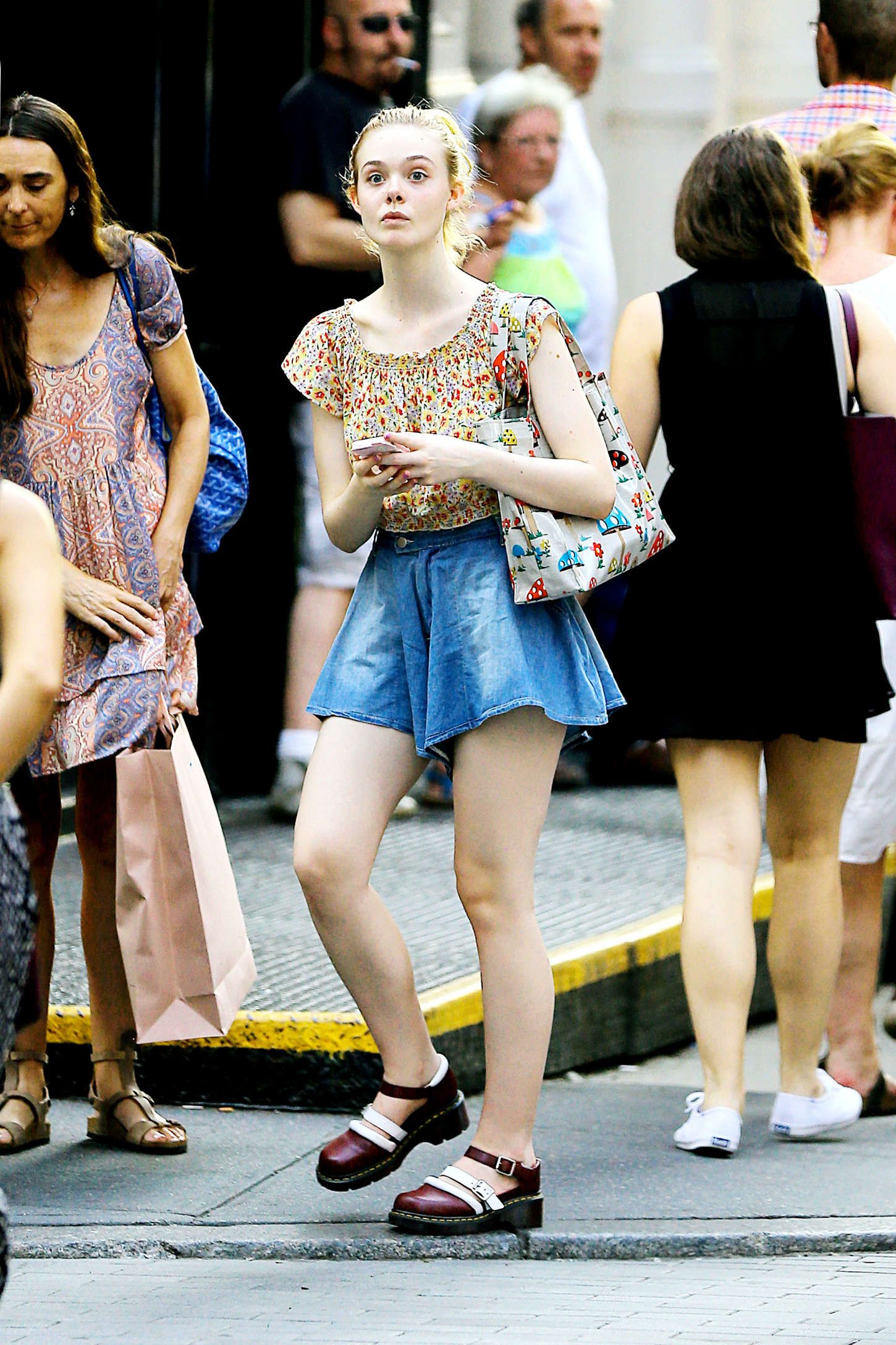 Elle-Fanning-Shopping-NYC-3