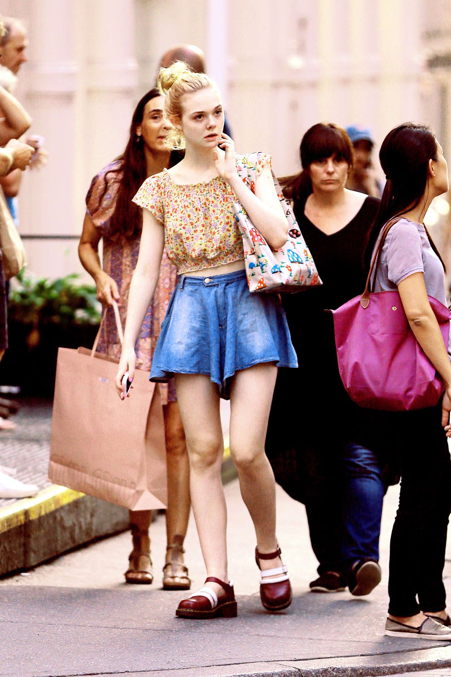 Elle-Fanning-Shopping-NYC-6