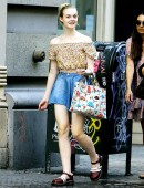Elle-Fanning-Shopping-NYC-9
