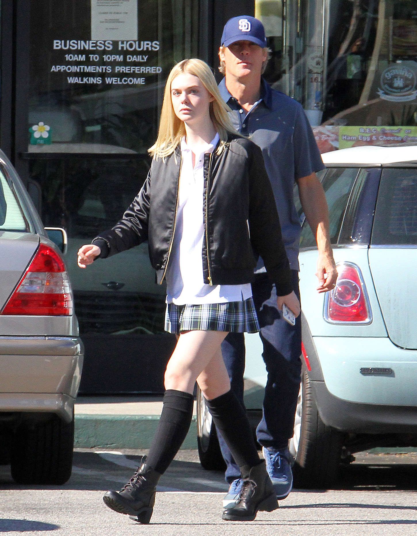 Elle-Fanning-in-Skirt-2