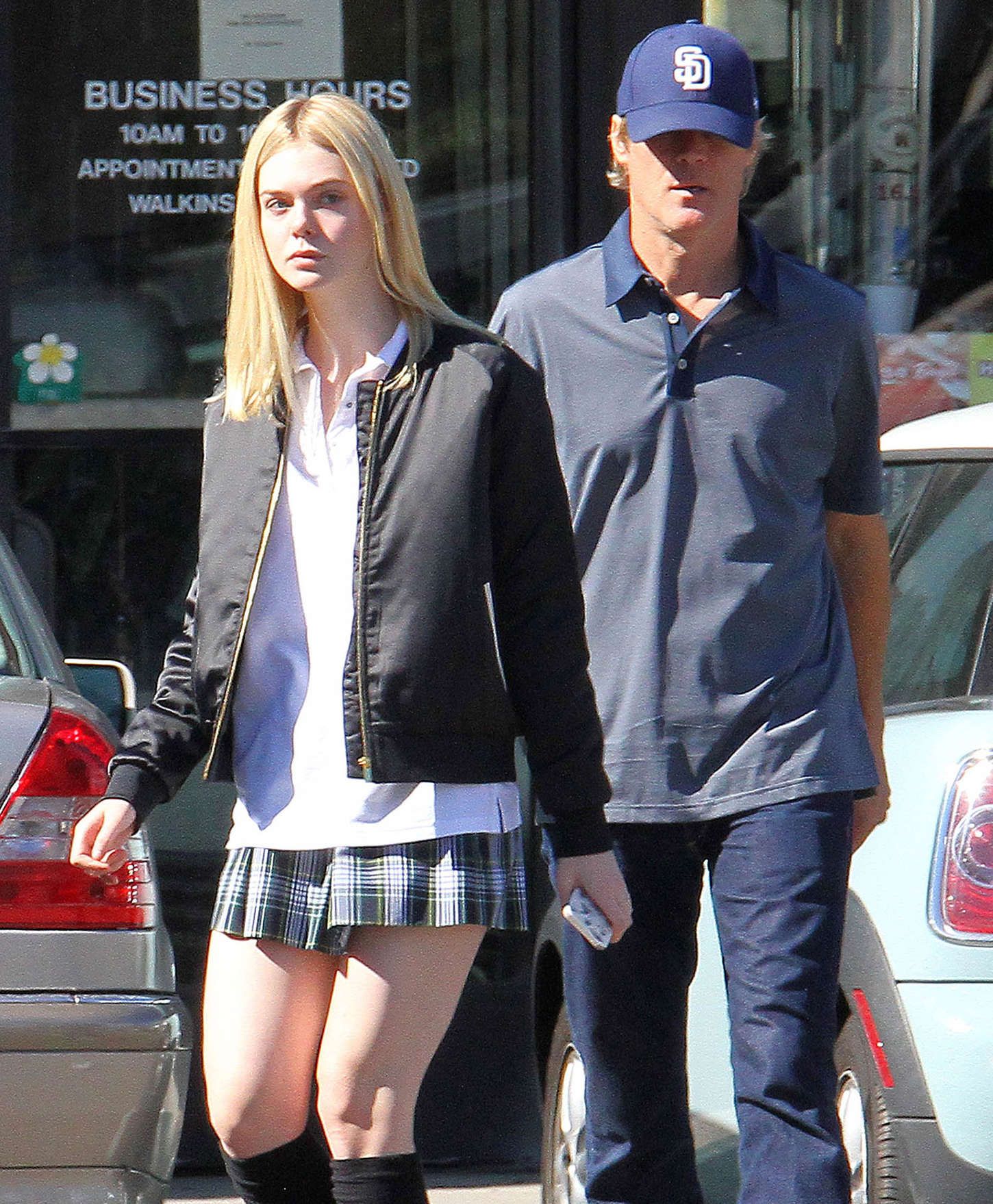 Elle-Fanning-in-Skirt-5