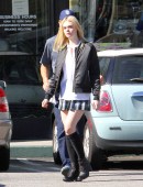Elle-Fanning-in-Skirt-6