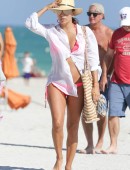 Eva-Longoria-Pink-Bikini-Miami-16