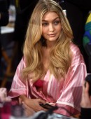 Gigi-Hadid -2015-Victoria’s-Secret-Fashion-Show-NYC-5