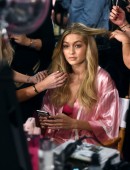 Gigi-Hadid -2015-Victoria’s-Secret-Fashion-Show-NYC-6