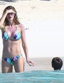 Gisele-Bundchen-in-Bikini-in-Bahamas-4