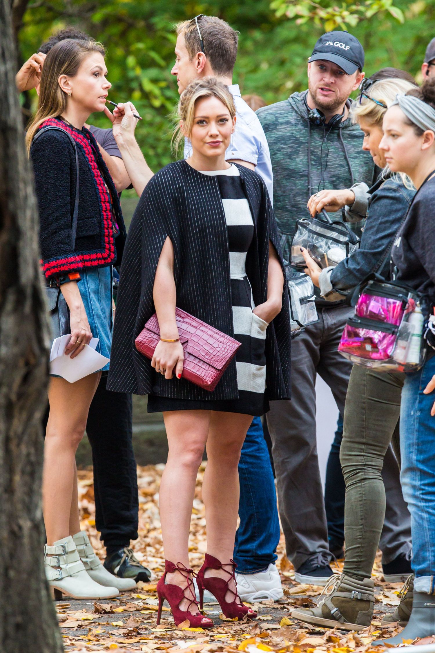 Hilary-Duff-on-the-Set-of-Younger-in-NY-7