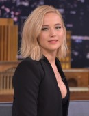 Jennifer-Lawrence-The-Tonight-Show-Starring-Jimmy-Fallon-in-NYC-4