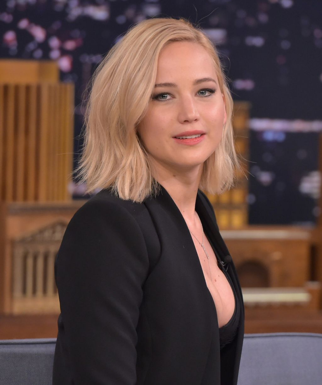 Jennifer-Lawrence-The-Tonight-Show-Starring-Jimmy-Fallon-in-NYC-4