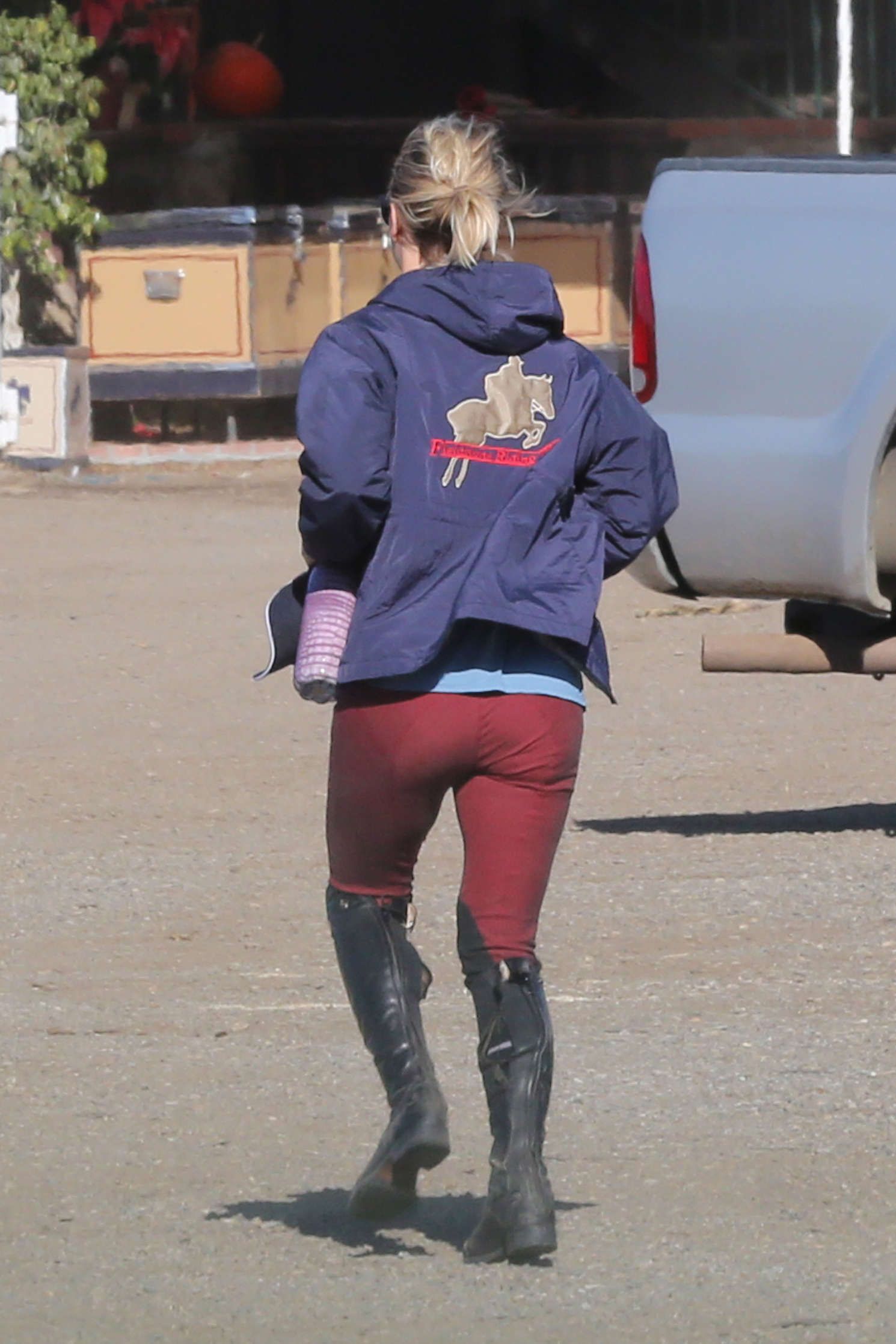 Kaley-Cuoco-Flintridge-Riding-Club-LA-2