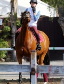 Kaley-Cuoco-Flintridge-Riding-Club-LA-3