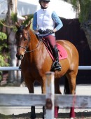 Kaley-Cuoco-Flintridge-Riding-Club-LA-6