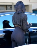 Kylie-Jenner-Booty-Candids-in-LA-4
