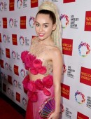 Miley-Cyrus-at-Vanguard-Awards-in-L