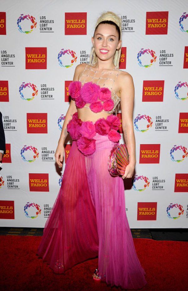 Miley-Cyrus-at-Vanguard-Awards-in-L