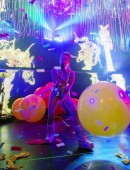 Miley-Cyrus-on-The-Milky-Milky-Milk-Tour-in-Chicago-IL-7