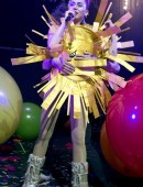 Miley-Cyrus-on-The-Milky-Milky-Milk-Tour-in-Chicago-IL-8