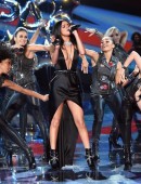 Selena-Gomez-Victoria's-Secret-Fashion-Show-NY-6