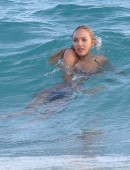 Candice-Swanepoel-VSP-Bikini-St-Barts-11