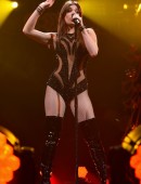 Hailee-Steinfeld-Q102’s-Jingle-Ball-2015-7