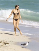 Katie-Cassidy-Bikini-Miami-7