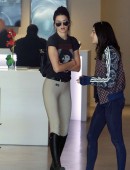 Kendall-Jenner-Shopping-at-Leica-Store-and-Gallery-1
