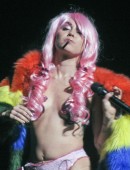 Miley-Cyrus-Tour-Concert-in-Vancouver-16