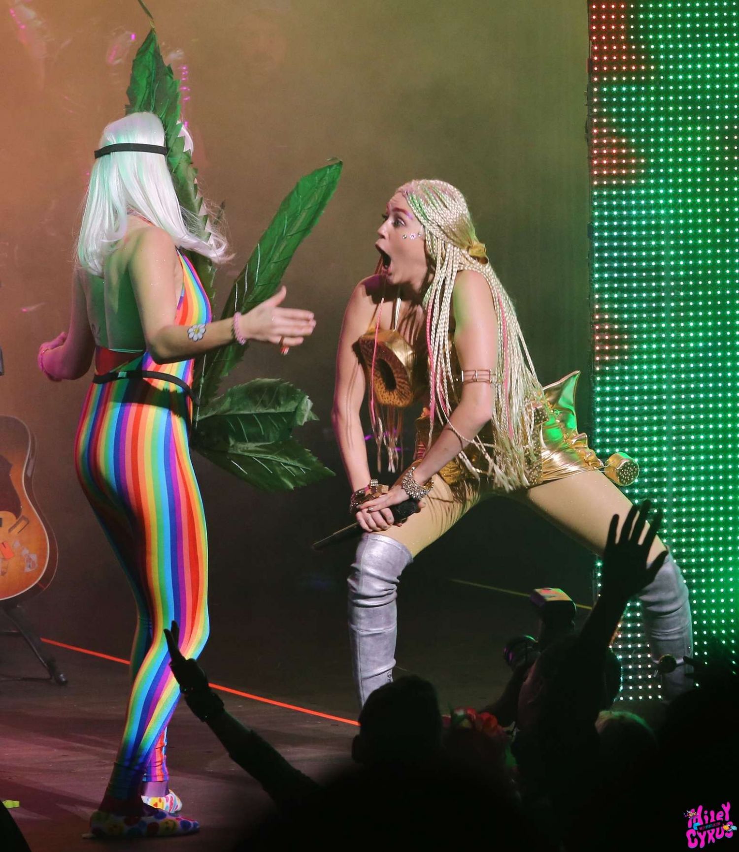 Miley-Cyrus-Tour-Concert-in-Vancouver-19