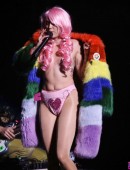 Miley-Cyrus-Tour-Concert-in-Vancouver-2