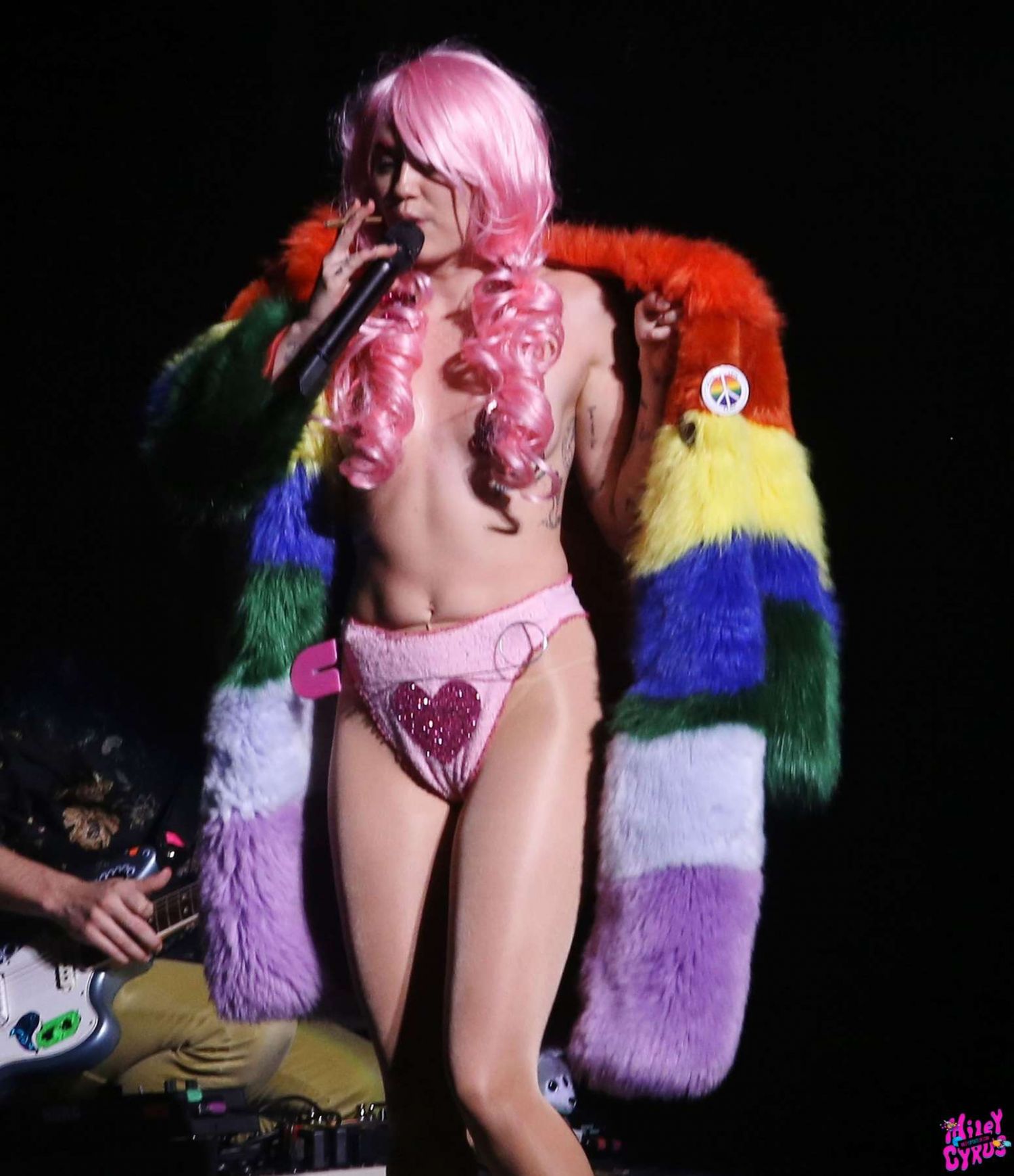 Miley-Cyrus-Tour-Concert-in-Vancouver-2