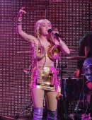 Miley-Cyrus-Tour-Concert-in-Vancouver-3