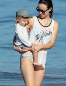 Olivia-Wilde-in-Bikini-in-Hawaii-11