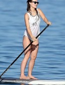 Olivia-Wilde-in-Bikini-in-Hawaii-15