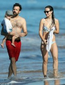 Olivia-Wilde-in-Bikini-in-Hawaii-5