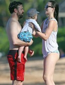 Olivia-Wilde-in-Bikini-in-Hawaii-8